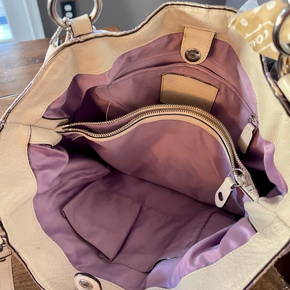 Authentic lavender and white/cream Coach Bag - Picture 2 of 6